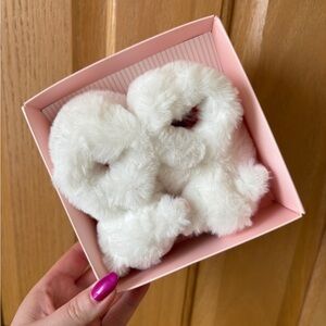 NWT 🤍 baby slippers 🤍 size newborn